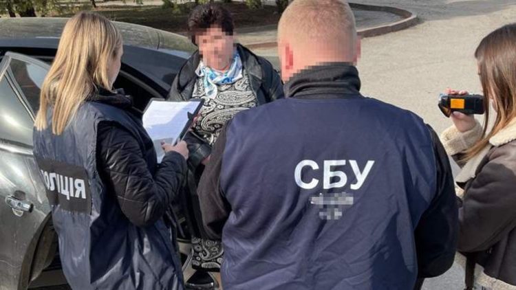 На Хмельниччині депутатку та начальницю залізничної станції оштрафували на 420 тисяч грн за хабар у 10 тисяч доларів