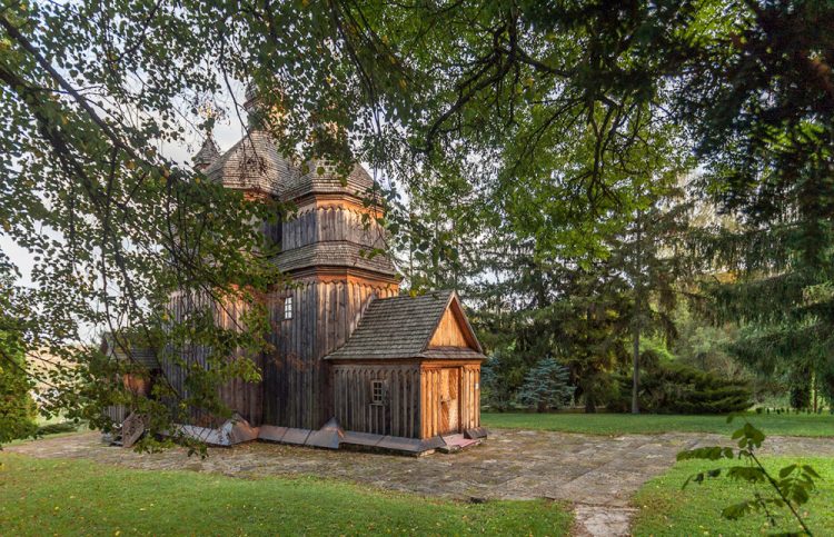 Унікальний дерев’яний храм Хмельниччини, який зберіг дух давнього Поділля