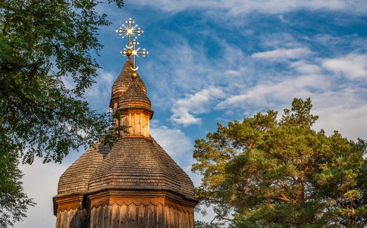 Унікальний дерев’яний храм Хмельниччини, який зберіг дух давнього Поділля