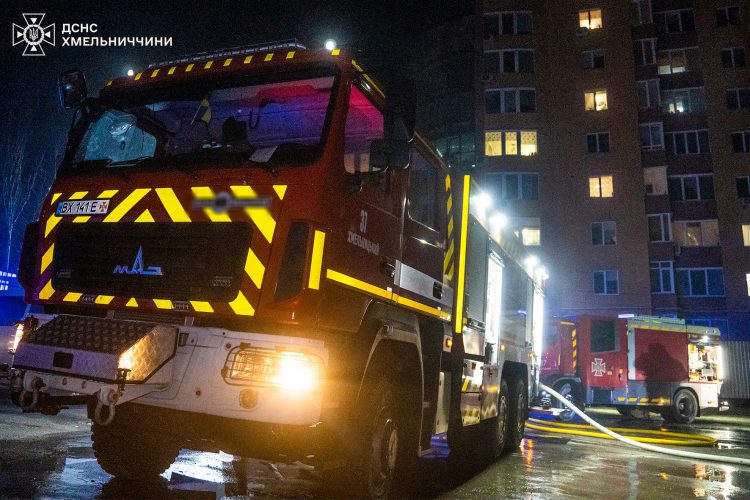 У Хмельницькому горів цех із виготовлення меблів