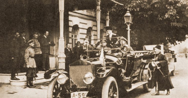 Як на Хмельниччині переходили з возів на автомобілі: історія перших доріг і ДТП краю