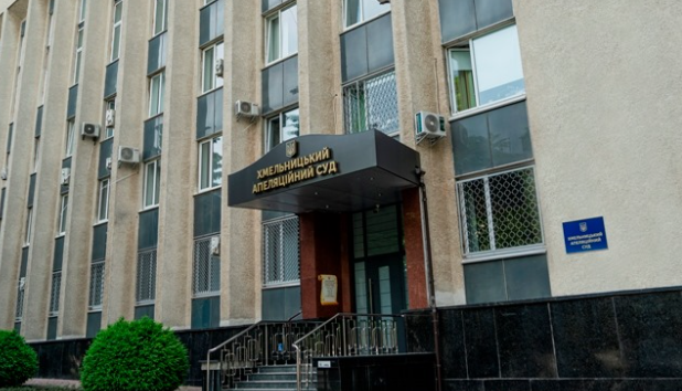 Апеляція без успіху: на Хмельниччині чоловік, який напав на співмешканку з ножем, відбуватиме 9 років