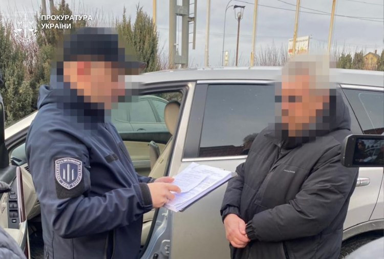 На Хмельниччині посадовця ДКВС підозрюють в одержанні понад пів мільйона гривень хабаря