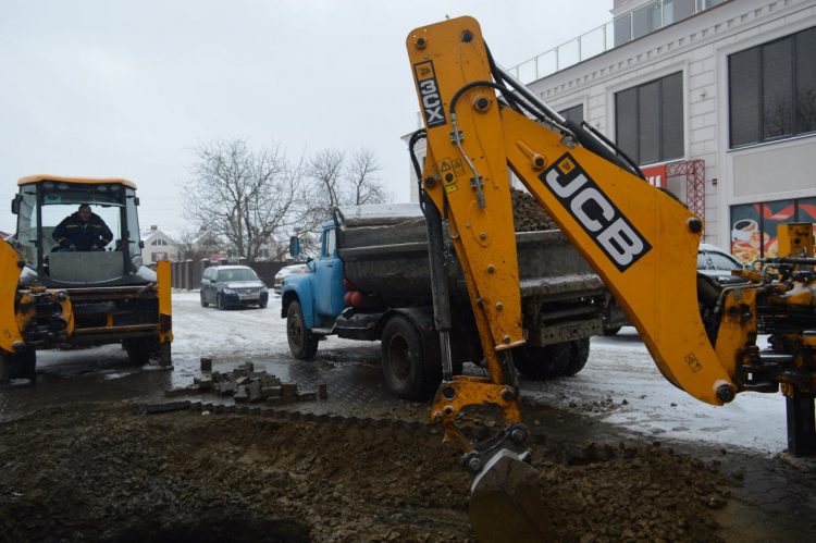 У Хмельницькому через порив водопроводу без води декілька мікрорайонів