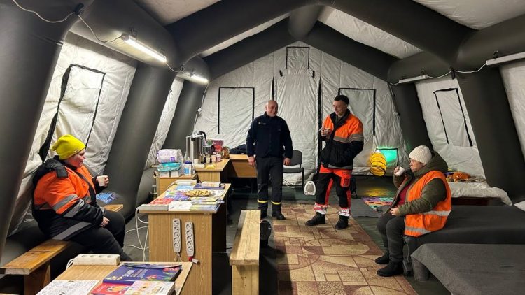 Через негоду та блекаути у Хмельницькому розгорнули пункти обігріву: за вихідні їх відвідали 459 людей