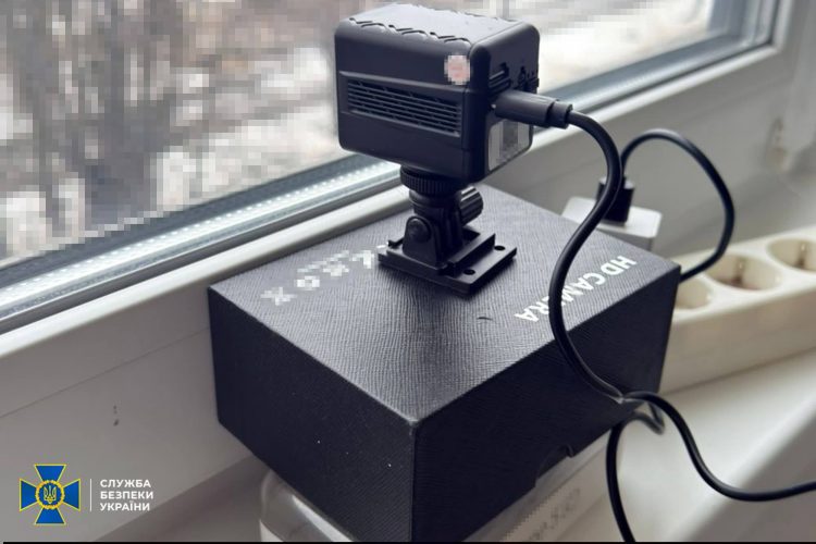 Контррозвідка у Хмельницькому затримала 60-річну агентку фсб, яка шпигувала за військовими