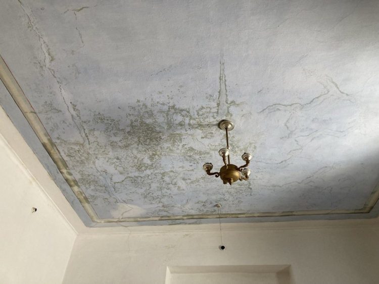 На Хмельниччині через зношену систему опалення постраждав палац XVIII століття