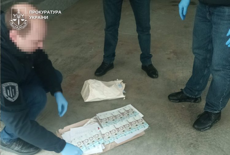 На Хмельниччині викрили схему незаконної видачі дозволів з охорони праці: затримано посадовця Держпраці