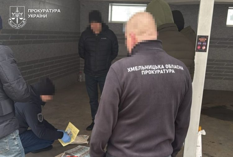 На Хмельниччині викрили схему незаконної видачі дозволів з охорони праці: затримано посадовця Держпраці