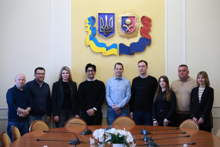 На Хмельниччині обговорили реалізацію міжнародного проєкту з розвитку гідропонного тепличного виробництва