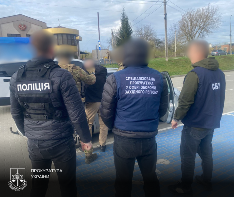 На Хмельниччині затримали чоловіка, який за $6 тисяч обіцяв «зняти з розшуку» в системі «Оберіг»