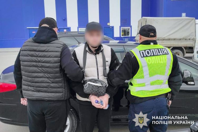 На Хмельниччині шахраї ошукали матір загиблого військового на понад мільйон гривень