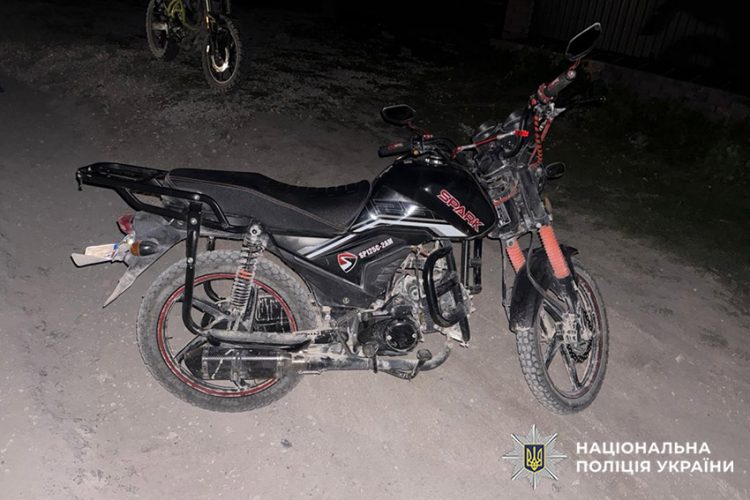 На Хмельниччині зіткнулися два мотоцикли, якими керували підлітки: є постраждалий