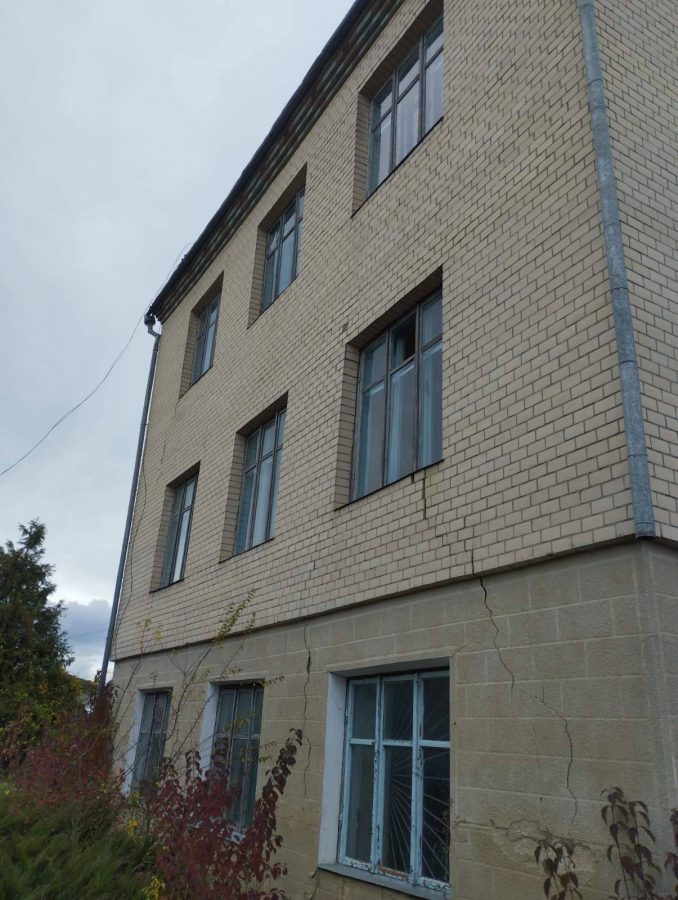 Два об’єкти на продаж: на Хмельниччині виставили на приватизацію магазин і контору лісництва