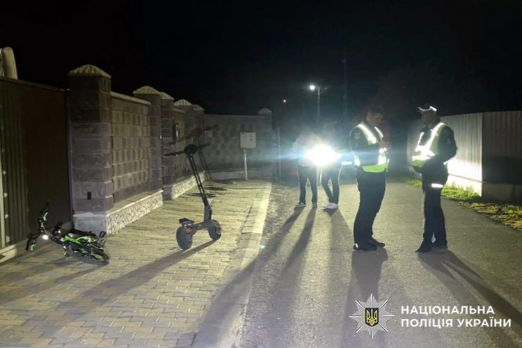 На Хмельниччині 14-річний юнак на електросамокаті наїхав на 6-річного велосипедиста