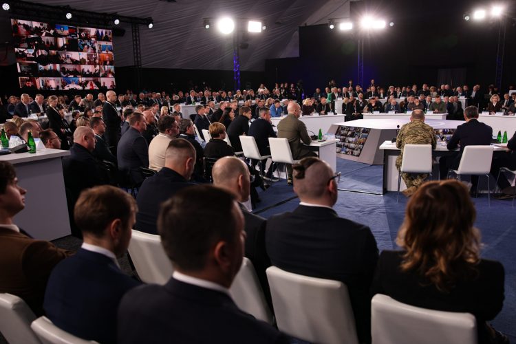 Президент створив Палату регіональних молодіжних Конгресів