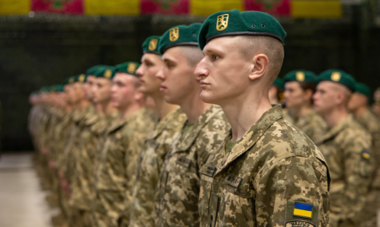 У Хмельницькому дипломи отримали майже пів тисячі майбутніх офіцерів-прикордонників