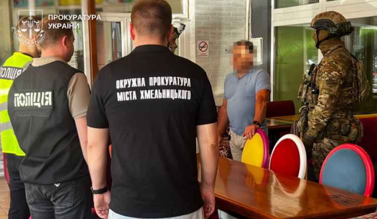 У Хмельницькому чоловік легалізовував іноземців через фіктивні шлюби з українками