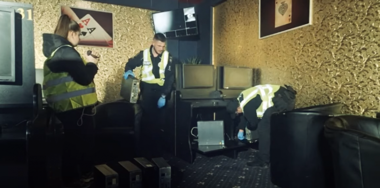 У Хмельницькому викрили підпільний гральний зал у підвалі багатоповерхівки