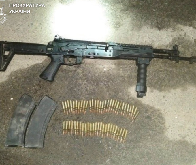 На Хмельниччині затримали чоловіка, який відкрив стрілянину з автомата біля ТЦК