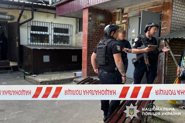 У Хмельницькому з вікна багатоповерхівки випав 16-річний хлопець