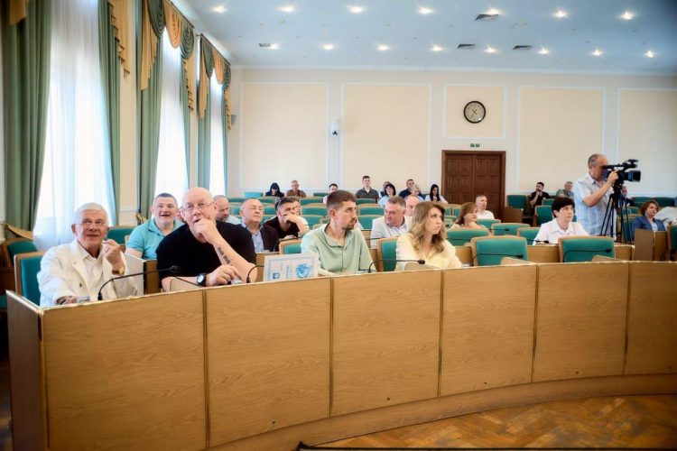 Мер сміявся, депутати мовчали: чому підприємцю в Кам’янці-Подільському не дали слова на сесії
