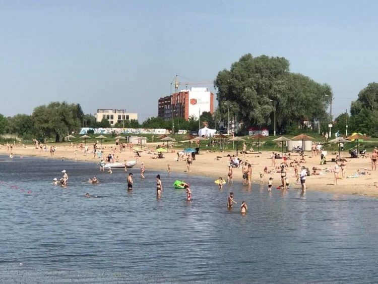 Вода на міському пляжі у Хмельницькому має відхилення від гігієнічних нормативів