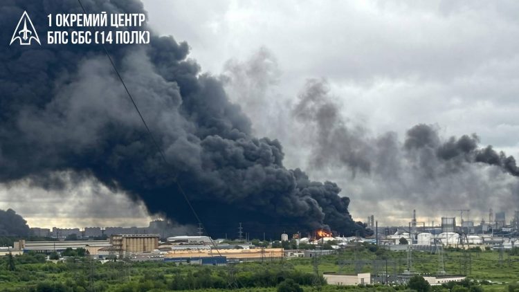 «Це ми»: 1 Окремий центр Сил безпілотних систем заявив про серію ударів по стратегічних об’єктах РФ