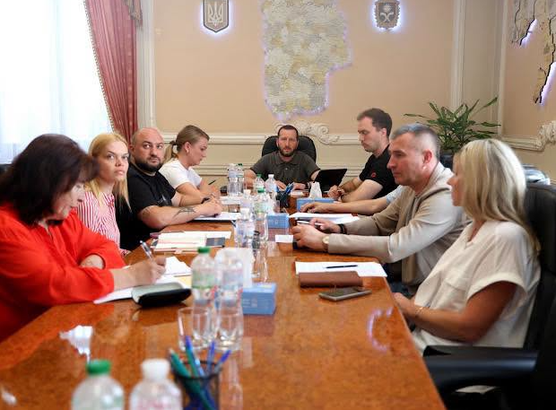 Підготовка до зими, робота лікарень і шкільне харчування: в ОВА провели нараду з громадами Хмельниччини