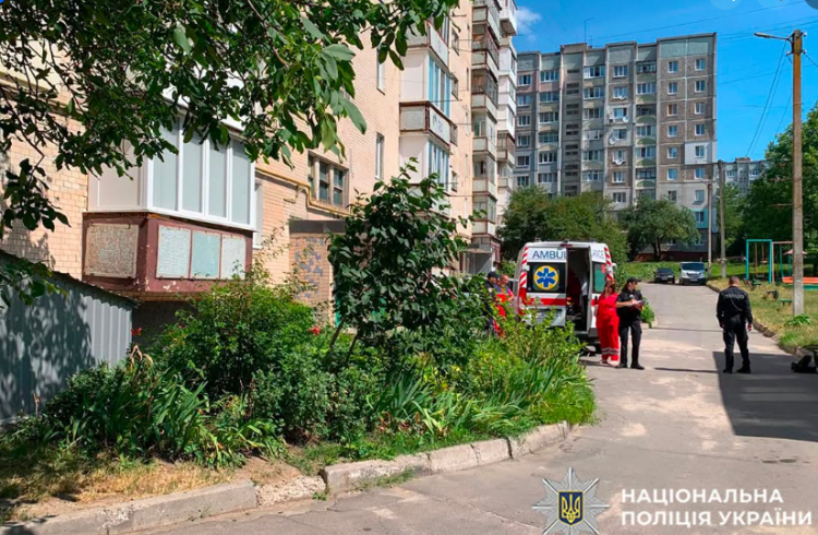 У Хмельницькому з багатоповерхівки випав 58-річний чоловік