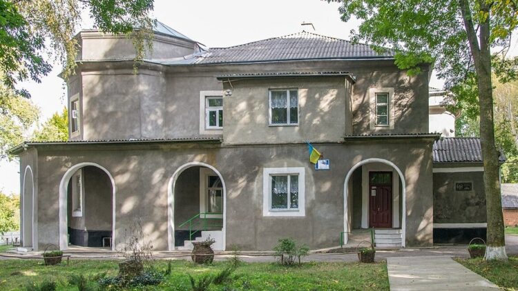 Палаци, садиби та гімназії: на Хмельниччині щонайменше 14 закладів освіти розміщені в історичних будівлях