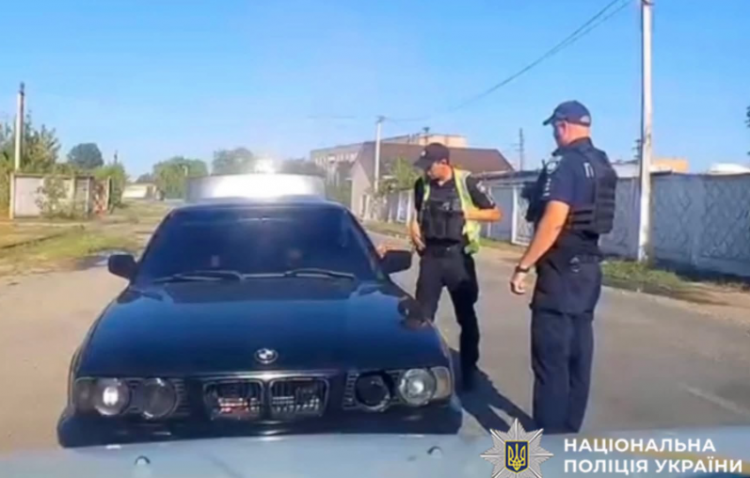 На Хмельниччині 22-річний водій BMW відмовився від огляду на алкоголь: авто забрали на спецмайданчик