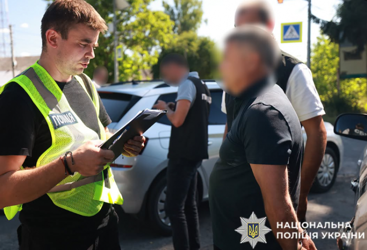 На Хмельниччині під час отримання 50 тисяч гривень хабаря затримали голову громади