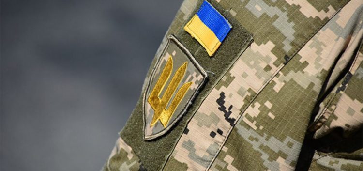 На Хмельниччині у лісосмузі виявили тіло військовослужбовця: правоохоронці встановлюють обставини його смерті